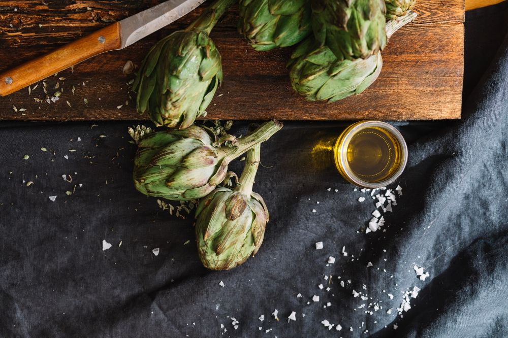 Braisserede artiskokker med San Marzano-tomater